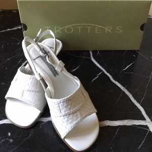 Trotters Sandals